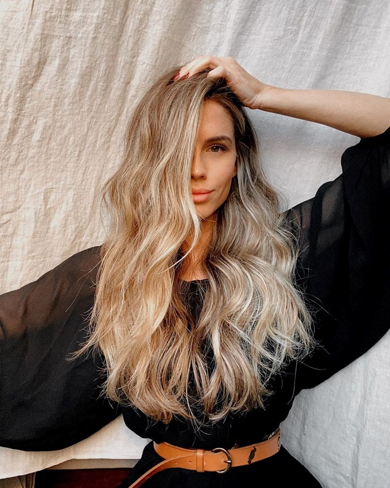 Σου λείπει το κομμωτήριο; Με αυτά τα πολύτιμα hair tips δεν το έχεις απολύτως καμία ανάγκη τώρα - εικόνα 1