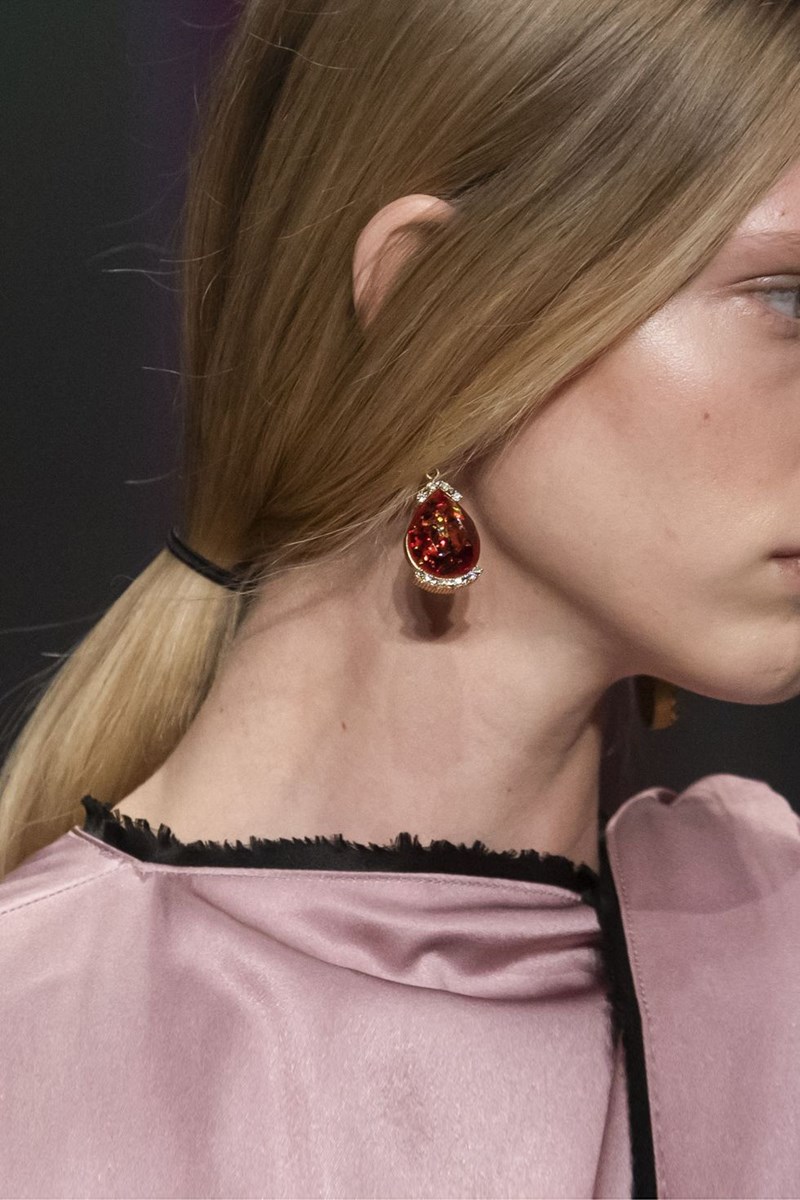 5 super cool χτενίσματα που θα κάνεις και τώρα και το καλοκαίρι - εικόνα 4