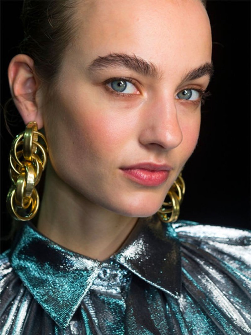 5 προτάσεις μακιγιάζ από τα ντεφιλέ που εύκολα μπορείς να υιοθετήσεις τώρα - εικόνα 3