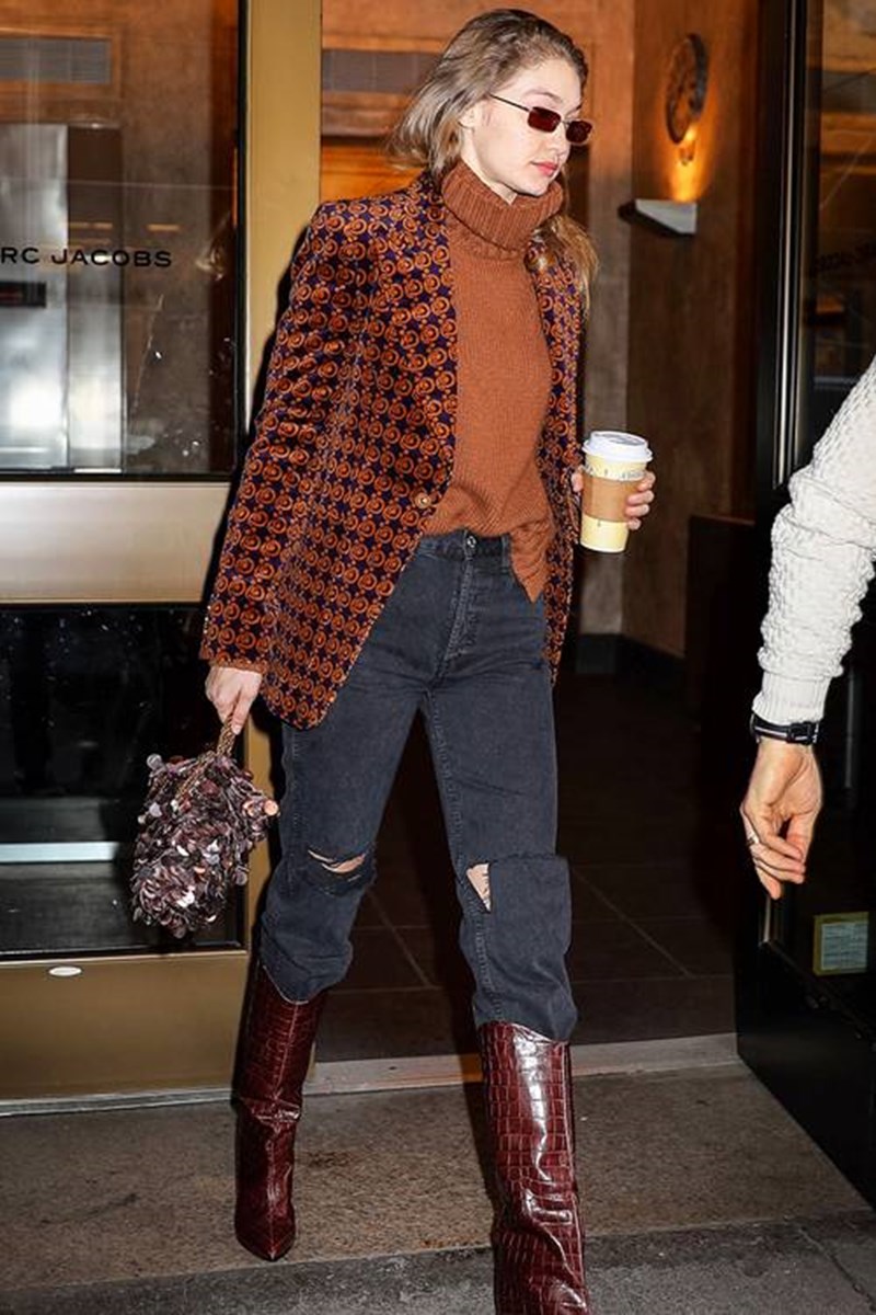 6 hot τρόποι να φορέσεις μαύρο παντελόνι όπως οι celebrities (+ τα κομμάτια που θα χρειαστείς) - εικόνα 8