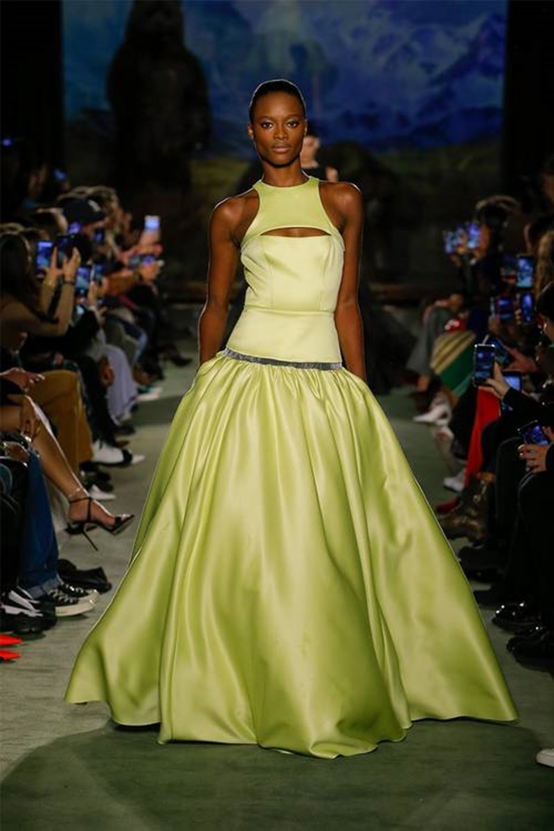 Αυτή είναι η τάση που θα αντικαταστήσει τα αποκαλυπτικά naked dresses - εικόνα 2