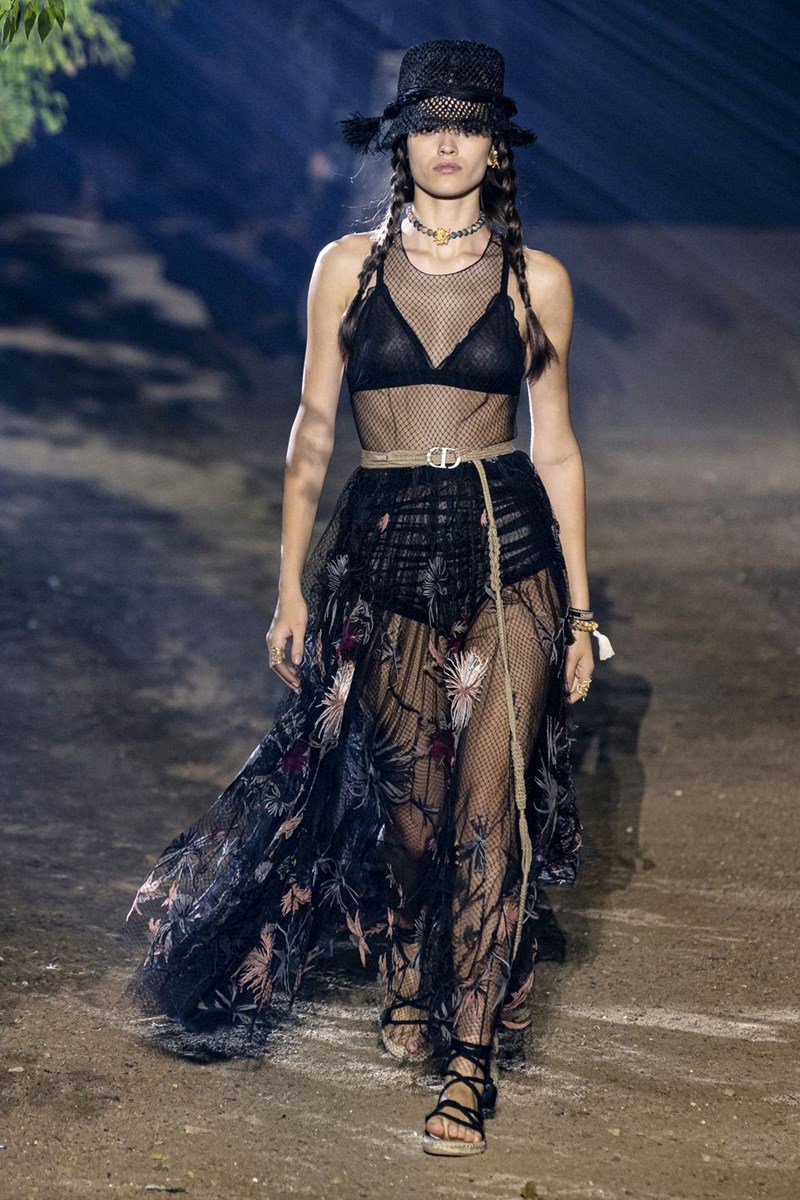 «Χτίσε» κοιλιακούς τώρα που μπορείς γιατί αυτό είναι το πιο πολυσυζητημένο trend της σεζόν και πρέπει να το τολμήσεις - εικόνα 4