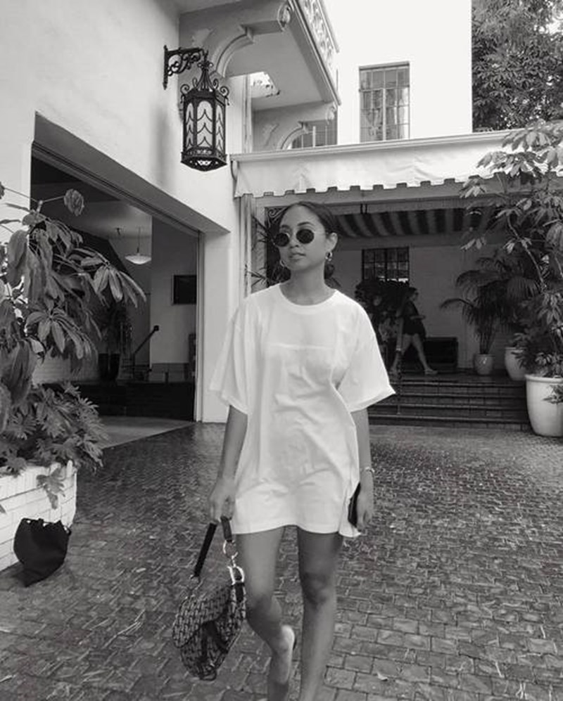 Σίγουρα έχεις ένα oversized T-shirt. Έτσι θα το φορέσεις σαν influencer - εικόνα 6