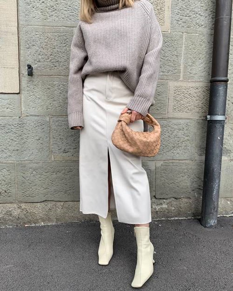 Outfit on Repeat: 13 τρόποι να φορέσεις φέτος τα midi κομμάτια που ήδη έχεις  - εικόνα 1