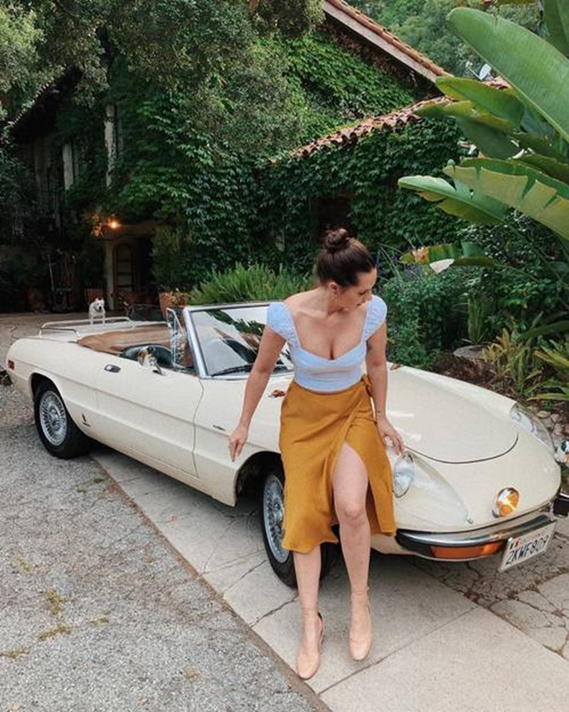 Outfit on Repeat: 13 τρόποι να φορέσεις φέτος τα midi κομμάτια που ήδη έχεις  - εικόνα 13