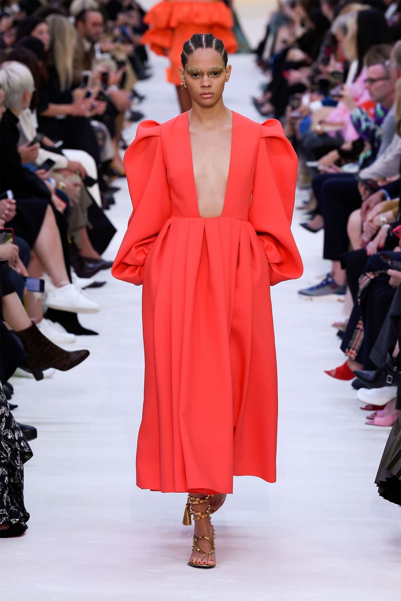 5 midi φορέματα από τα ντεφιλέ που θέλουμε να προσθέσουμε άμεσα στο στυλ μας - εικόνα 3