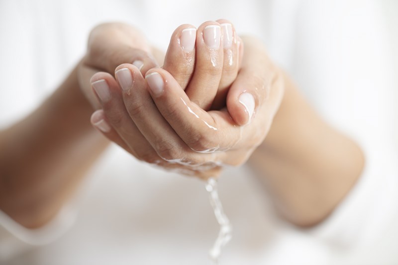 Τα αντισηπτικά έχουν ξηράνει τα χέρια σου; 8 κρέμες που θα σε σώσουν! - εικόνα 1