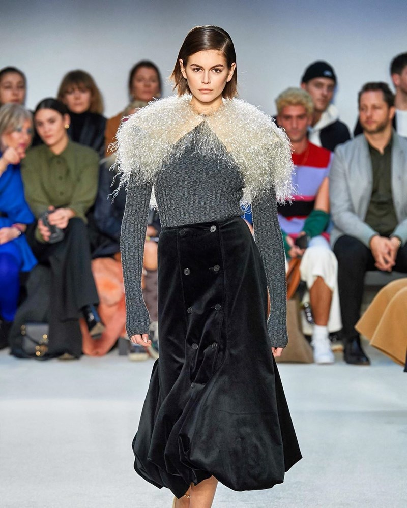 18 φορές που η Kaia Gerber μας άφησε με το στόμα ανοιχτό στα AW20 runways - εικόνα 8