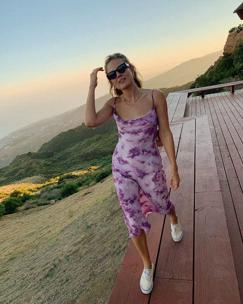 7 tie-dye κομμάτια που φέρνουν το καλοκαίρι από τώρα - εικόνα 1