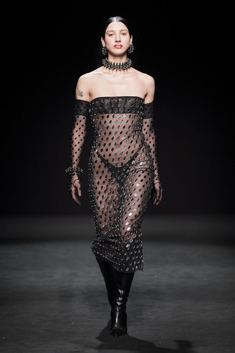 10 φορέματα που έκοψαν την ανάσα στην Paris Fashion Week - εικόνα 11