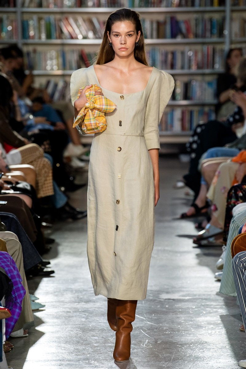 5 midi φορέματα από τα ντεφιλέ που θέλουμε να προσθέσουμε άμεσα στο στυλ μας - εικόνα 5