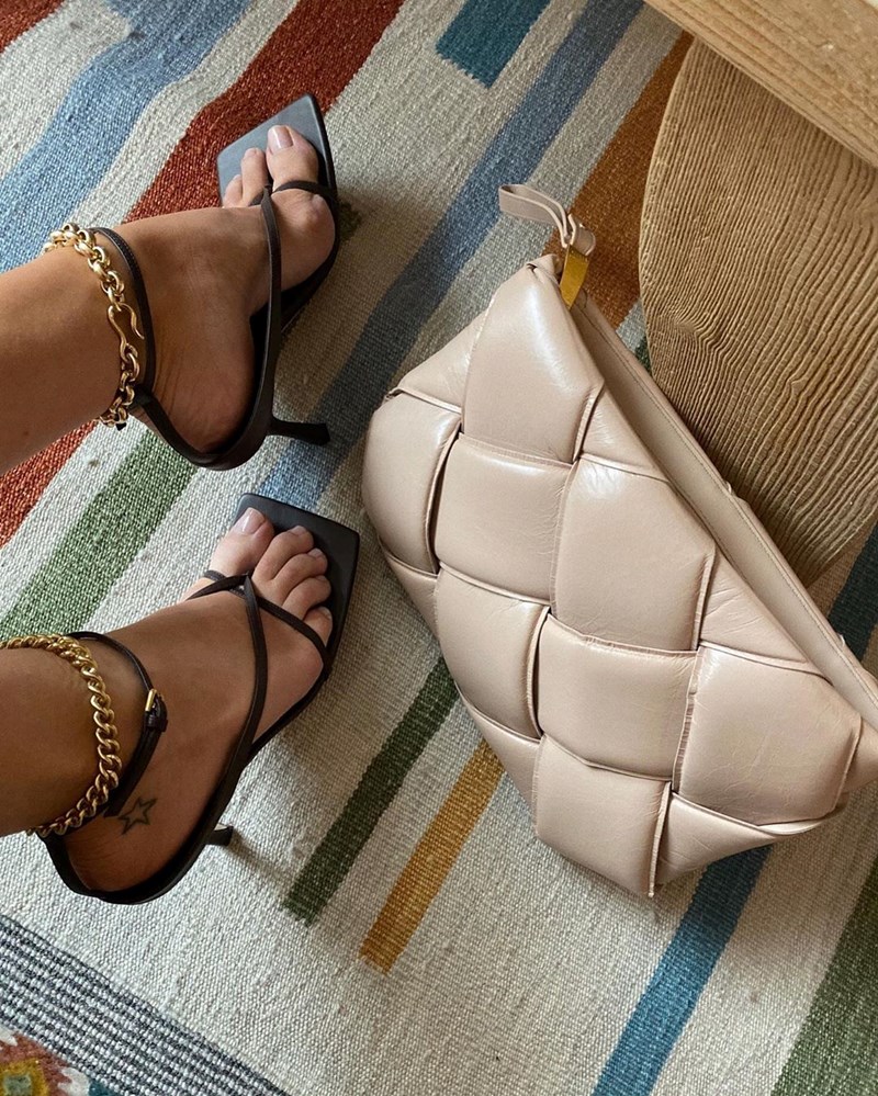 H Rosie Huntington έχει τα περισσότερα Bottega Veneta στην γκαρνταρόμπα της - εικόνα 5