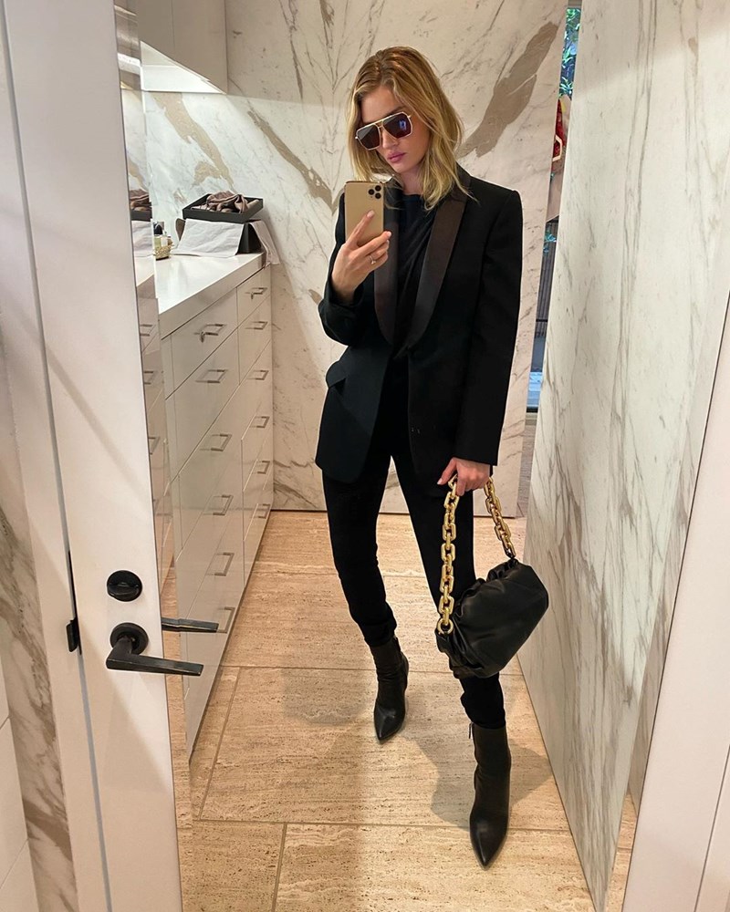 H Rosie Huntington έχει τα περισσότερα Bottega Veneta στην γκαρνταρόμπα της - εικόνα 2