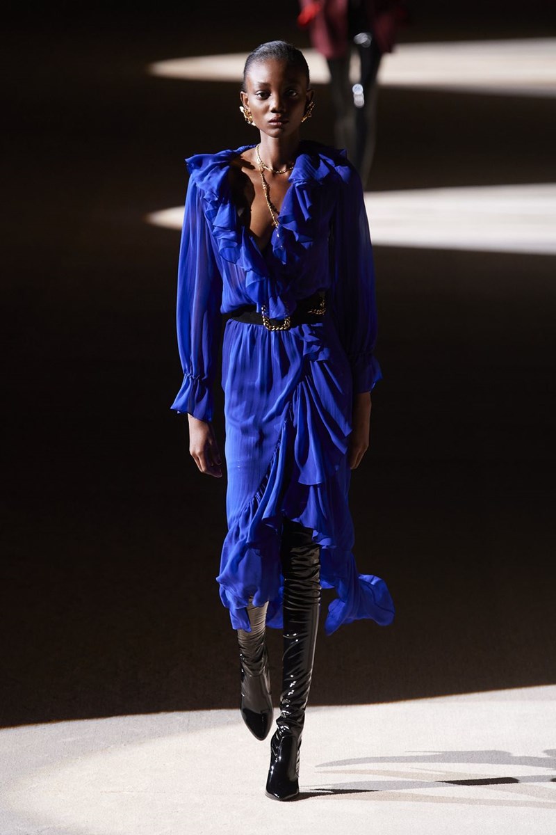 10 φορέματα που έκοψαν την ανάσα στην Paris Fashion Week - εικόνα 4