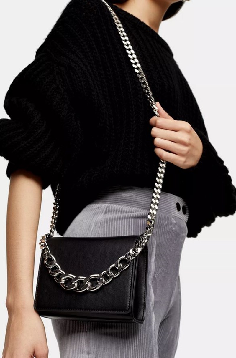 Οι τσάντες με αλυσίδα είναι τάση! Βρήκαμε 5 οικονομικά σχέδια για να κρατήσεις - εικόνα 5