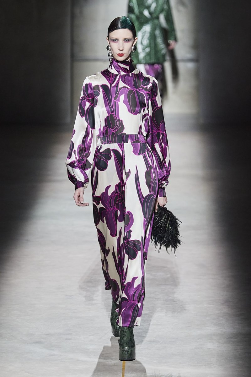 10 φορέματα που έκοψαν την ανάσα στην Paris Fashion Week - εικόνα 2