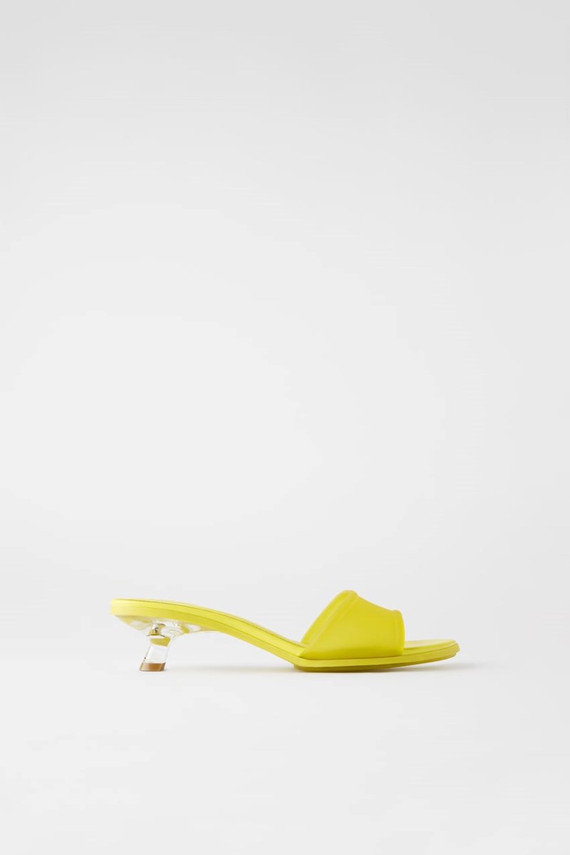 Τα χρωματιστά παπούτσια είναι το απόλυτο must του καλοκαιριού και εμείς σου βρήκαμε 17 οικονομικά σχέδια που θα σε ξετρελάνουν - εικόνα 15