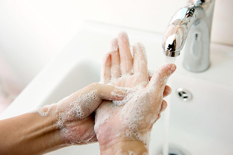 Expert Tips: Πώς θα πλένετε σωστά τα χέρια σας φροντίζοντας την επιδερμίδα σας; - εικόνα 1