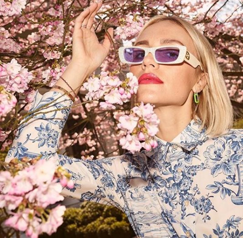 Εμείς έτσι απολαμβάνουμε την άνοιξη φέτος! Φοράμε floral και το «ζούμε» στον κήπο (ή το μπαλκόνι) μας - εικόνα 2