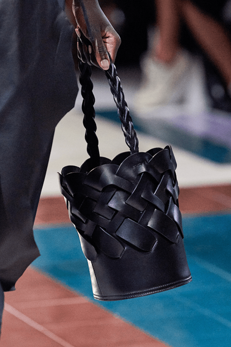 Το πουγκί είναι η designer bag του καλοκαιριού - εικόνα 1