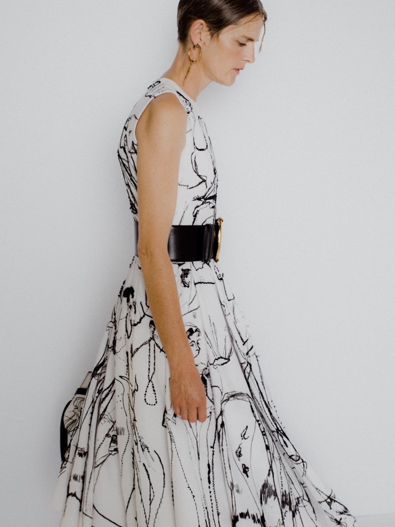 Πιάστε τα πινέλα σας και ζωγραφίστε για τον οίκο Alexander McQueen - εικόνα 3