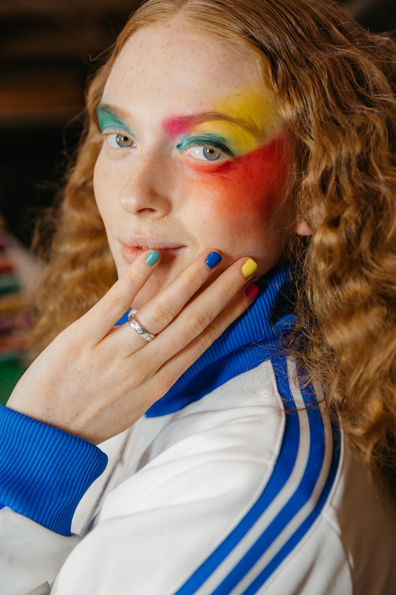 Εσύ θα τολμήσεις το πολύχρωμο μανικιούρ; Δες πώς θα το κάνεις μόνη σου - εικόνα 5