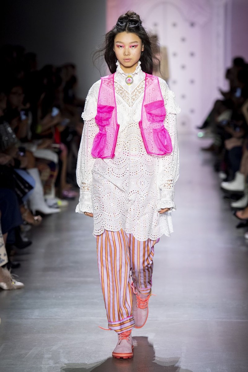 Το neon trend δεν έχει «πεθάνει» ακόμα! 8 runway looks που το επιβεβαιώνουν - εικόνα 3