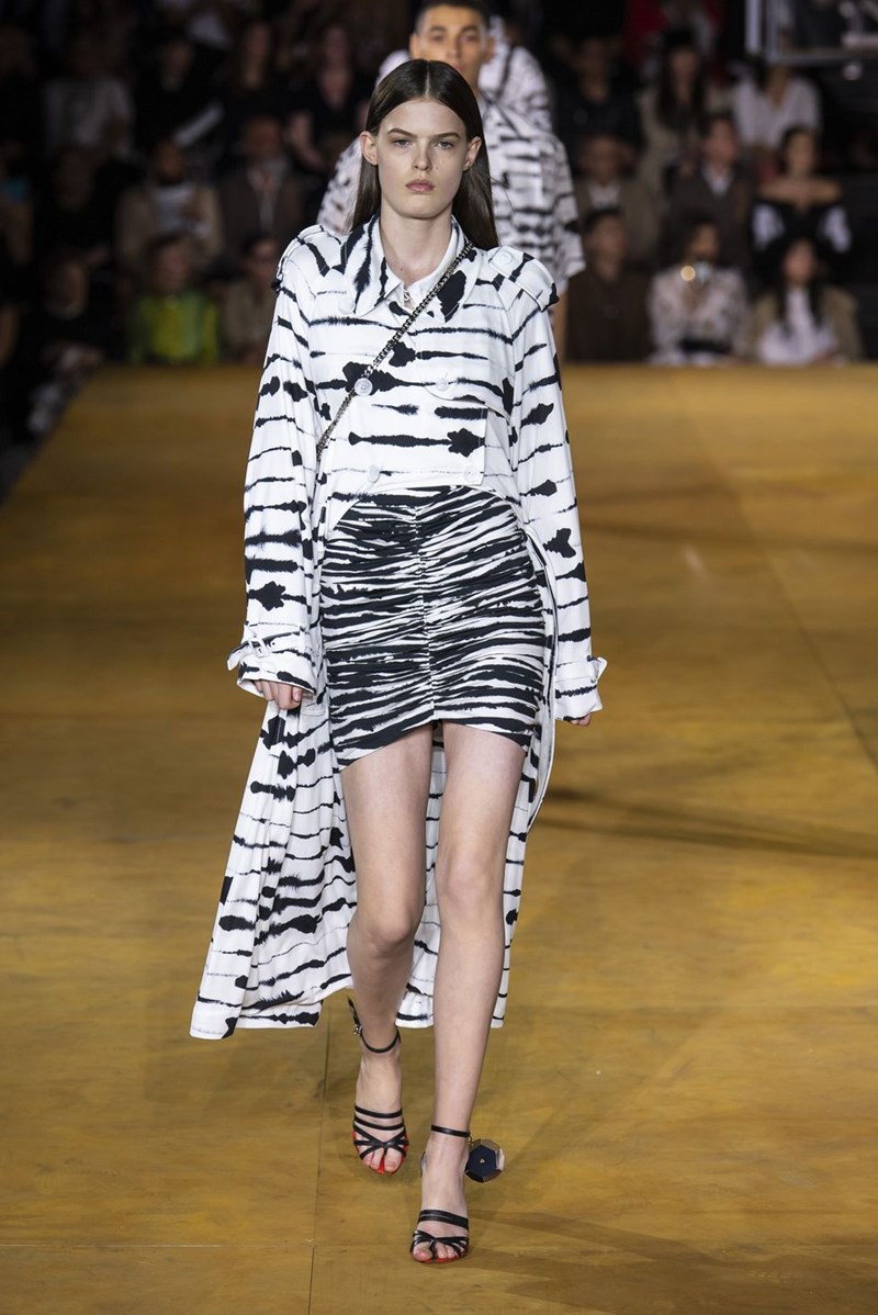 Αν νομίζετε πως τα animal prints είναι εκτός παιχνιδιού πλέον, sorry κορίτσια αλλά πρέπει να αναθεωρήσετε - εικόνα 4