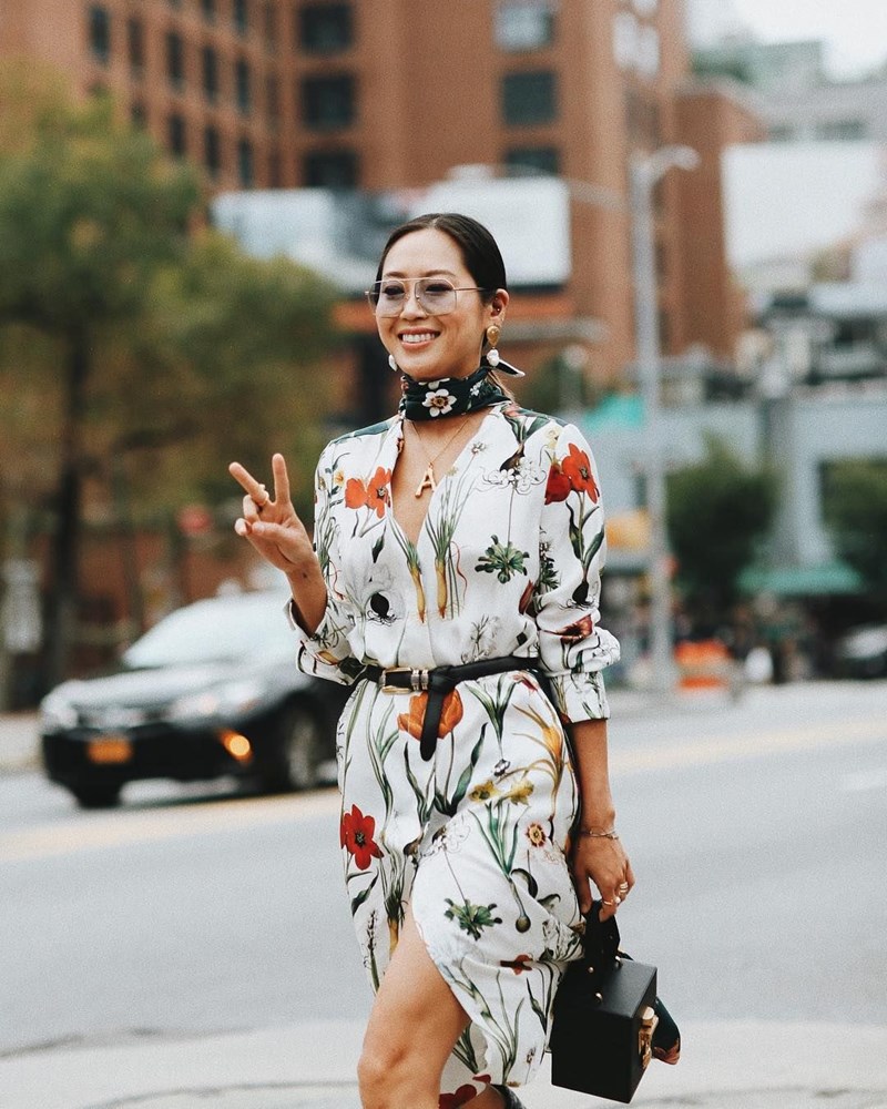 To shirt dress είναι το κομμάτι-κλειδί που θα φοράς συνέχεια και τώρα και όλους τους επόμενους μήνες - εικόνα 1