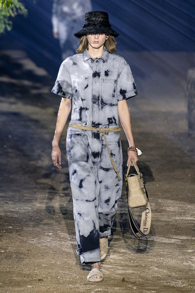 Έχουμε γίνει «εμμονικές» με αυτό το print, αλλά είναι απλά υπέροχο, τι να κάνουμε; - εικόνα 1