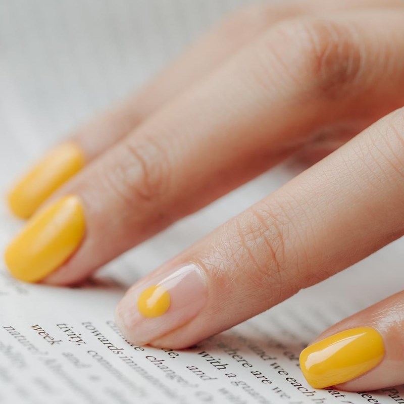 10+1 nail art ιδέες που δοκιμάσαμε όταν δεν αντέχαμε άλλο Netflix - εικόνα 3