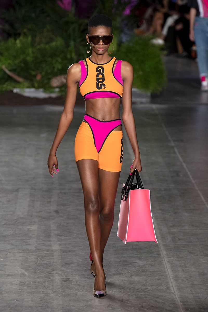 Το neon trend δεν έχει «πεθάνει» ακόμα! 8 runway looks που το επιβεβαιώνουν - εικόνα 7