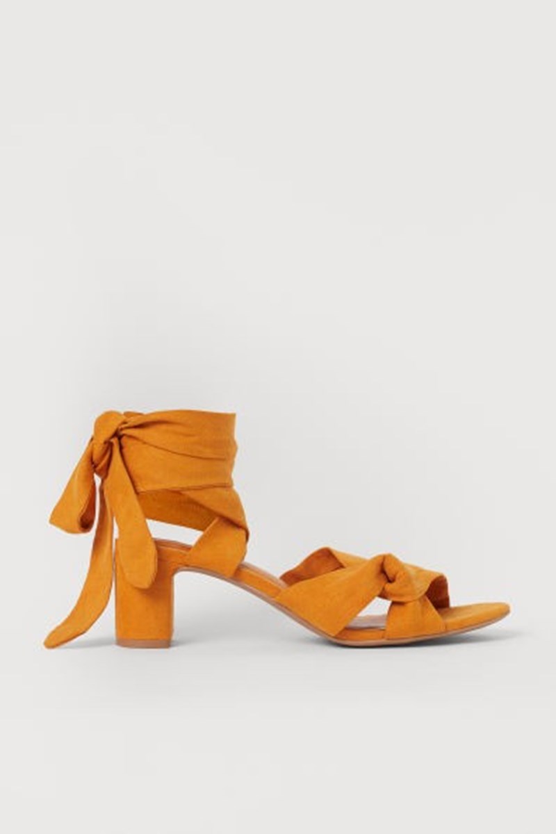 Τα χρωματιστά παπούτσια είναι το απόλυτο must του καλοκαιριού και εμείς σου βρήκαμε 17 οικονομικά σχέδια που θα σε ξετρελάνουν - εικόνα 11