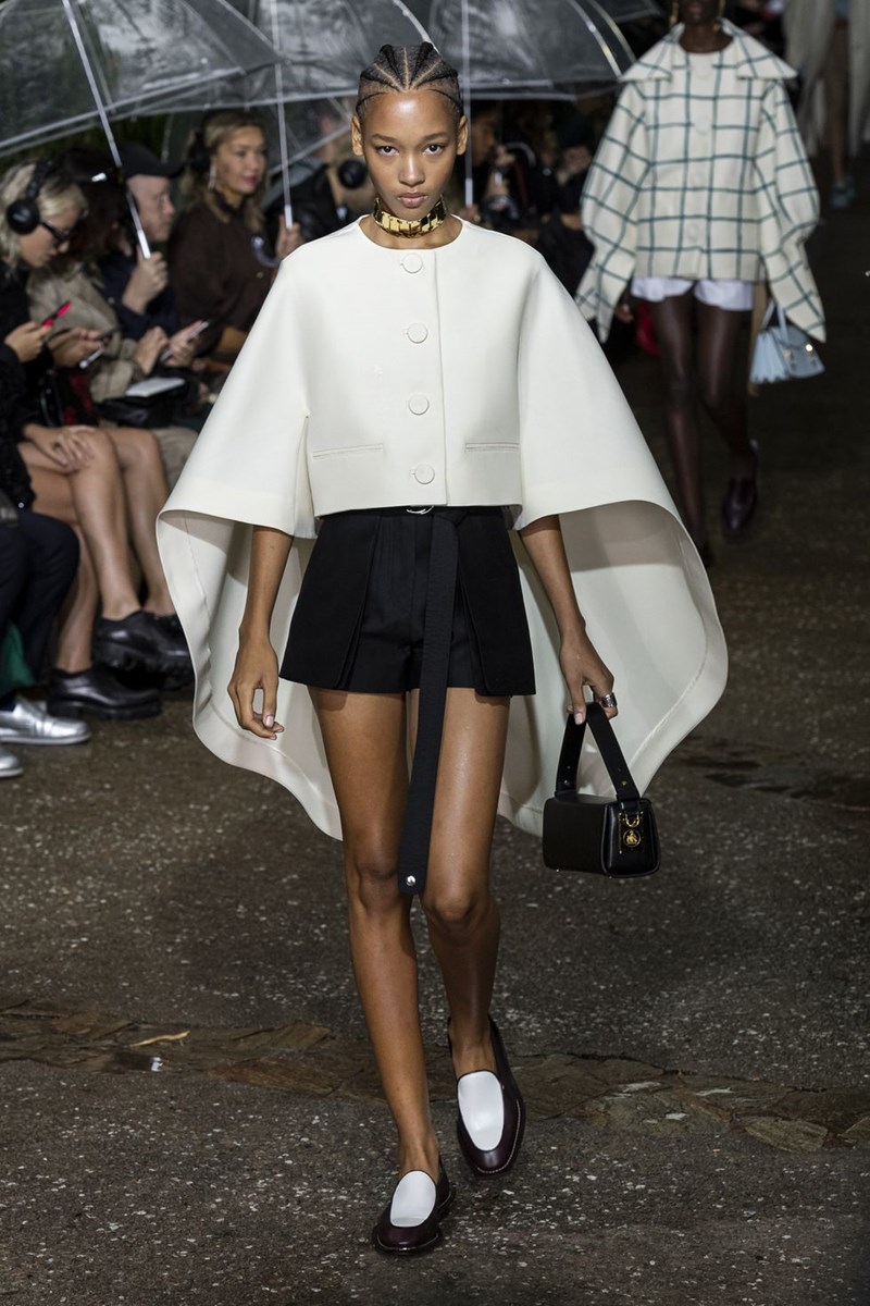 10 εγγυημένοι -runway- τρόποι να φορέσεις τα shorts σου φέτος (Bonus: 10 must_have κομμάτια) - εικόνα 9