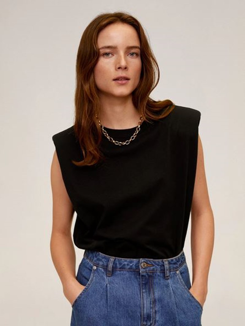 To top που φορούν όλες οι influencers θα το βρεις τώρα στα Mango (σε πολύ χαμηλή τιμή) - εικόνα 3