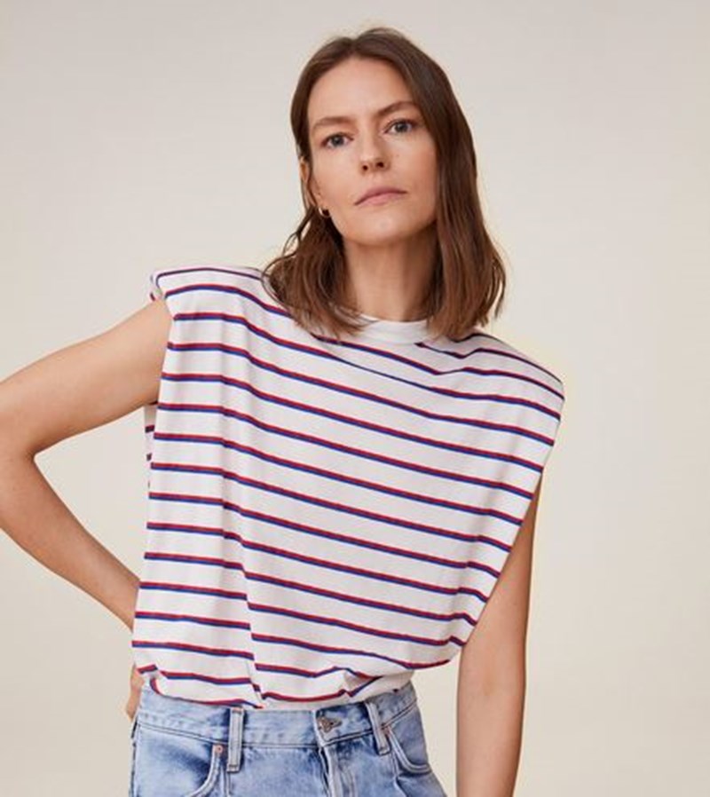 To top που φορούν όλες οι influencers θα το βρεις τώρα στα Mango (σε πολύ χαμηλή τιμή) - εικόνα 4