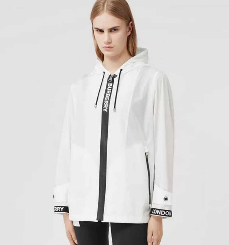 Ο οίκος Burberry κυκλοφορεί καπαρντίνες από ανακυκλωμένο πλαστικό - εικόνα 4