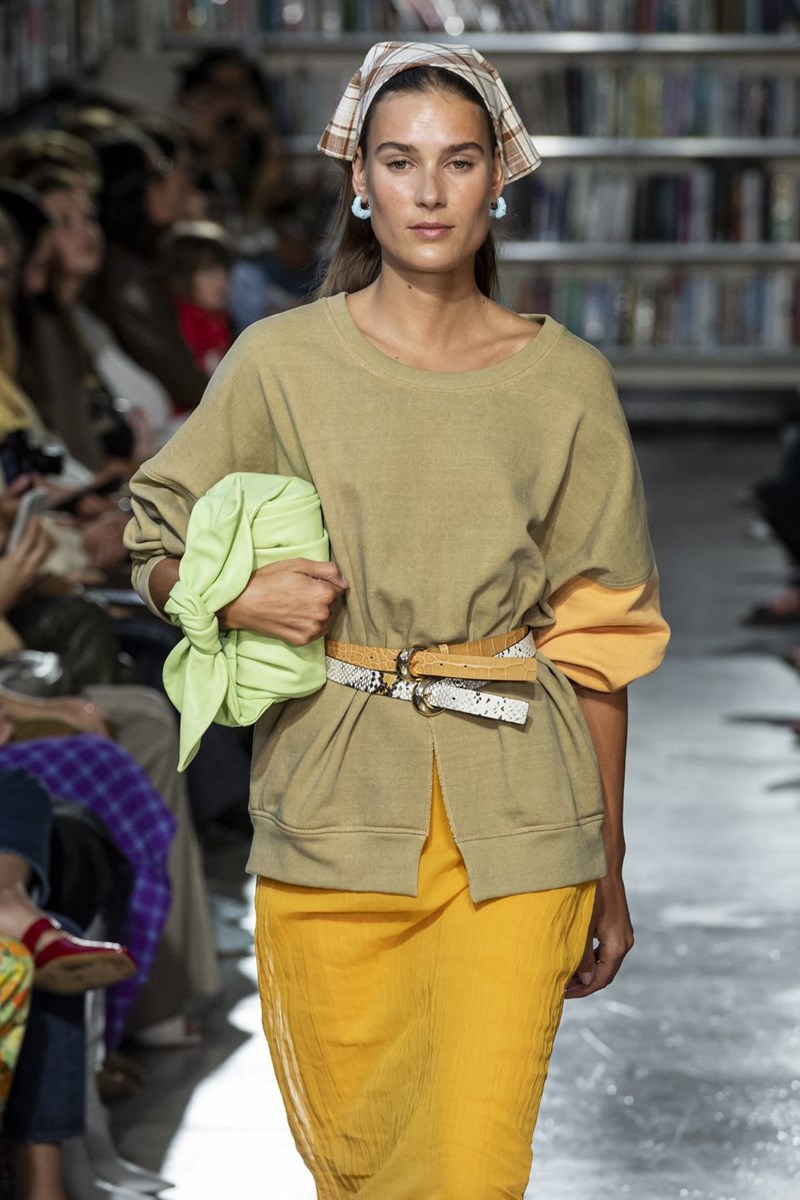 Το απόλυτο micro trend του καλοκαιριού το έχεις ήδη (το φοράς όταν κάνεις τις δουλειές του σπιτιού) - εικόνα 3