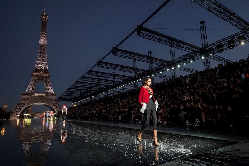 Ο οίκος Saint Laurent αποχωρεί από την Εβδομάδα Μόδας του Παρισιού - εικόνα 1