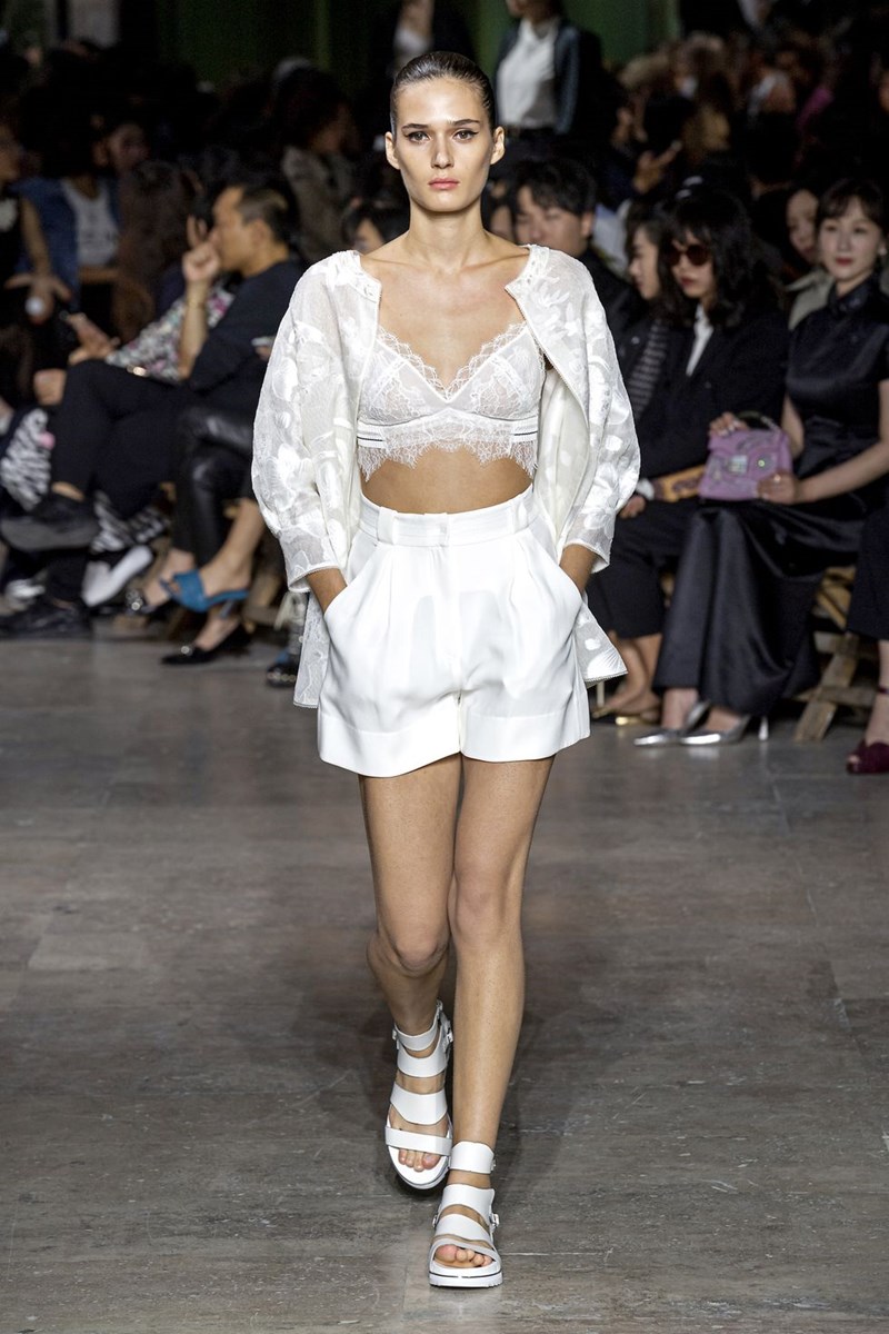 10 εγγυημένοι -runway- τρόποι να φορέσεις τα shorts σου φέτος (Bonus: 10 must_have κομμάτια) - εικόνα 3