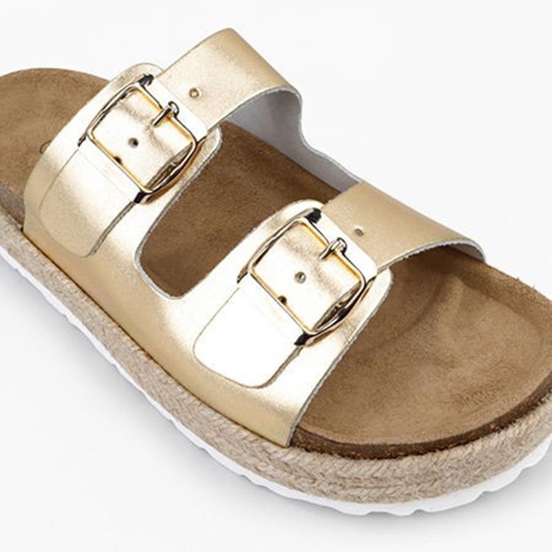 Πάρτο απόφαση! Φέτος όλες θα φορέσουμε slides (10 σχέδια που μας έχουν κάνει κλικ) - εικόνα 3