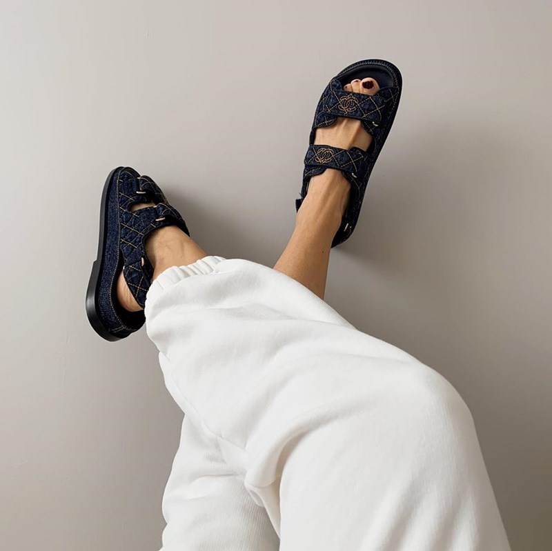 Εξάσκησε το μάτι σου σε αυτό το shoe trend γιατί σε λίγο θα είναι παντού! Εμάς έχει αρχίσει να μας αρέσει πάντως... - εικόνα 1