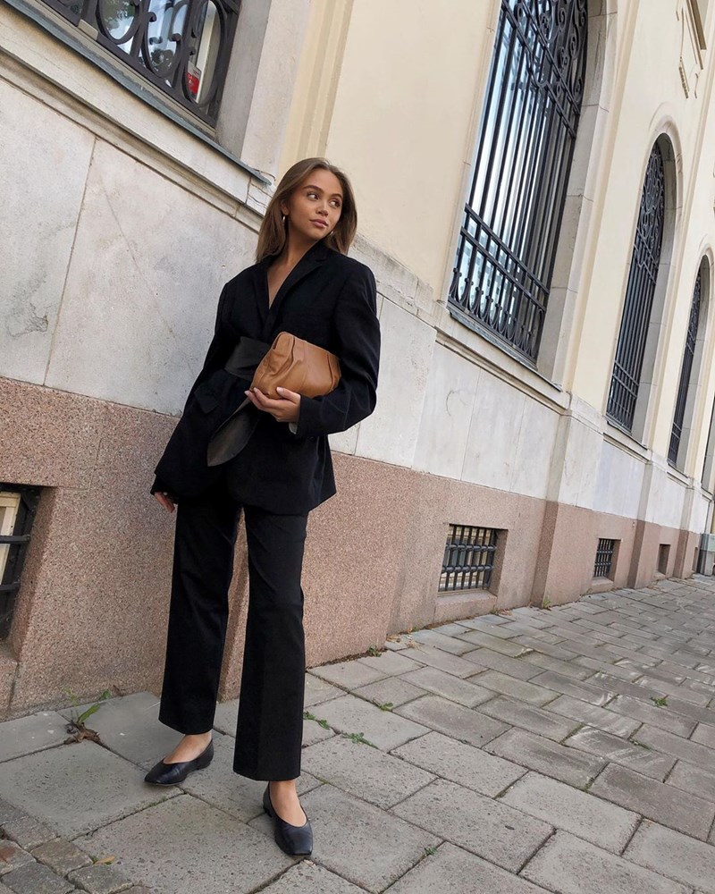 Ballerina Vibes: Τα πιο κομψά flat παπούτσια για στυλ και άνεση - εικόνα 1