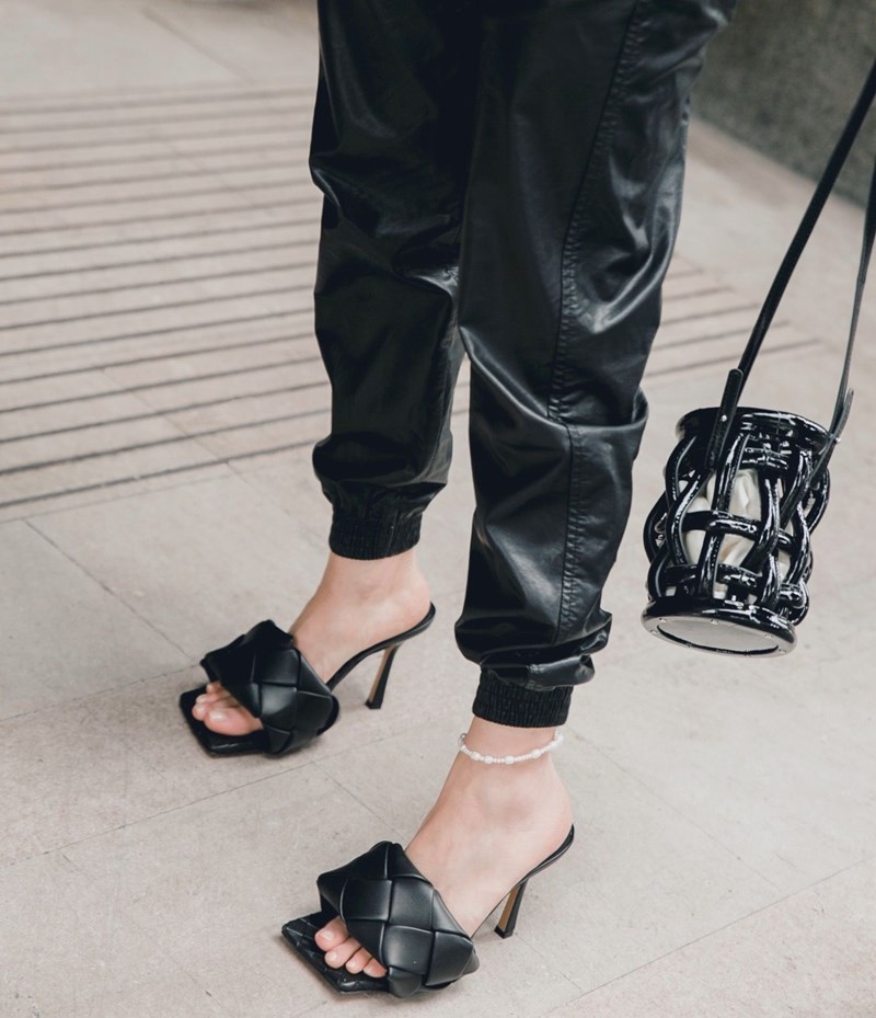 Αυτά τα mules θα σε βάλουν στον πειρασμό για shopping - εικόνα 1