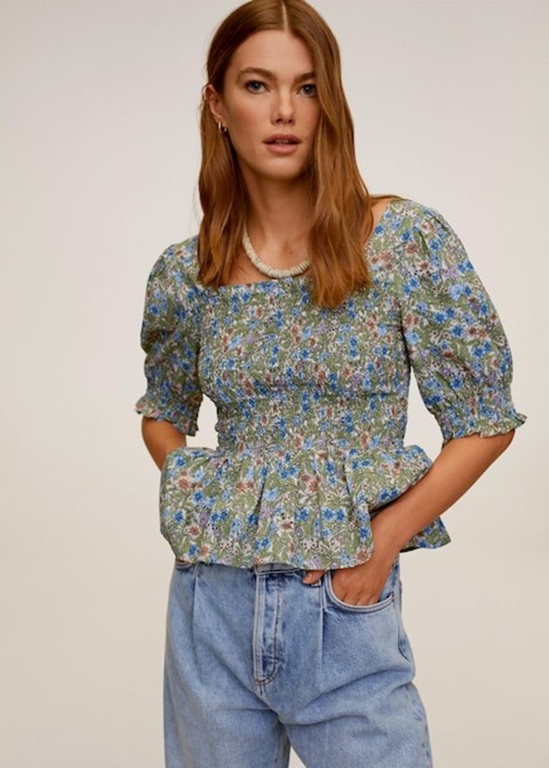 Με αυτά τα puff sleeve κομμάτια θα συνδυάσεις όλα σου τα denim παντελόνια - εικόνα 1