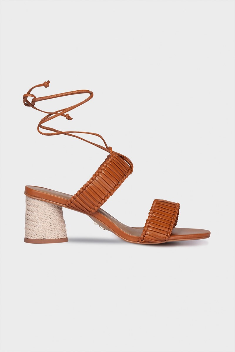 Mid heels: Έχεις και εσύ εμμονή με τα μεσαία τακούνια; - εικόνα 2