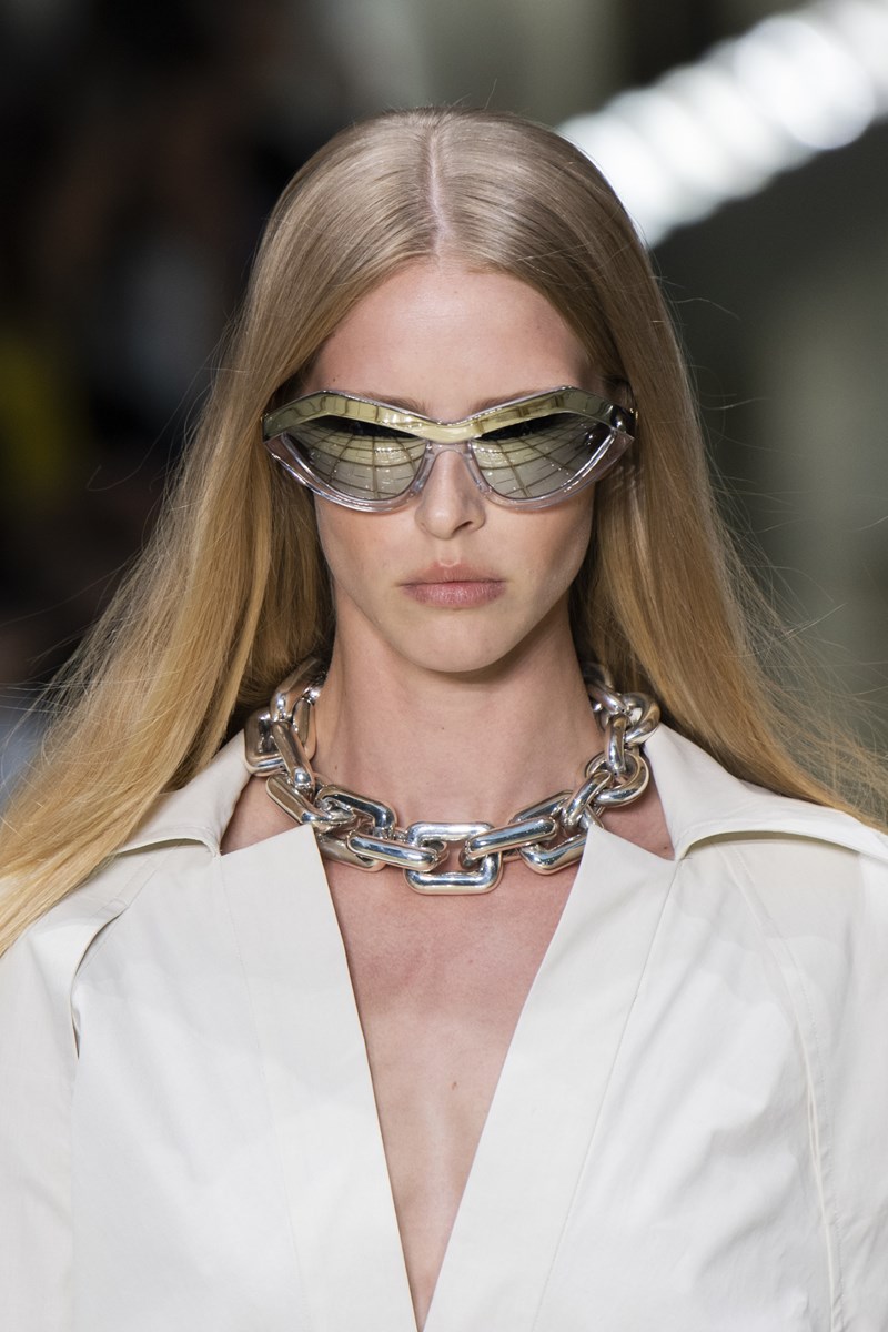 Τα νέα γυαλιά του οίκου Bottega Veneta θα είναι τα πιο πολυσυζητημένα του καλοκαιριού - εικόνα 1