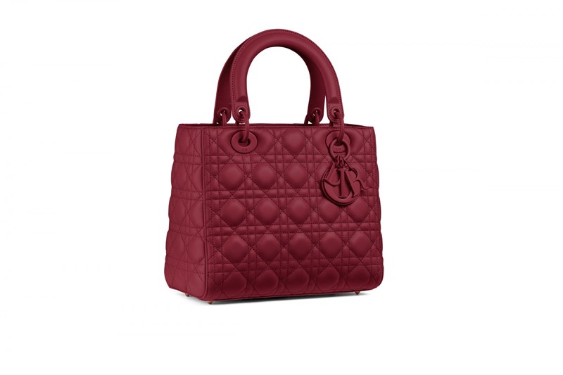 Οι νέες τσάντες Dior είναι matte - εικόνα 7