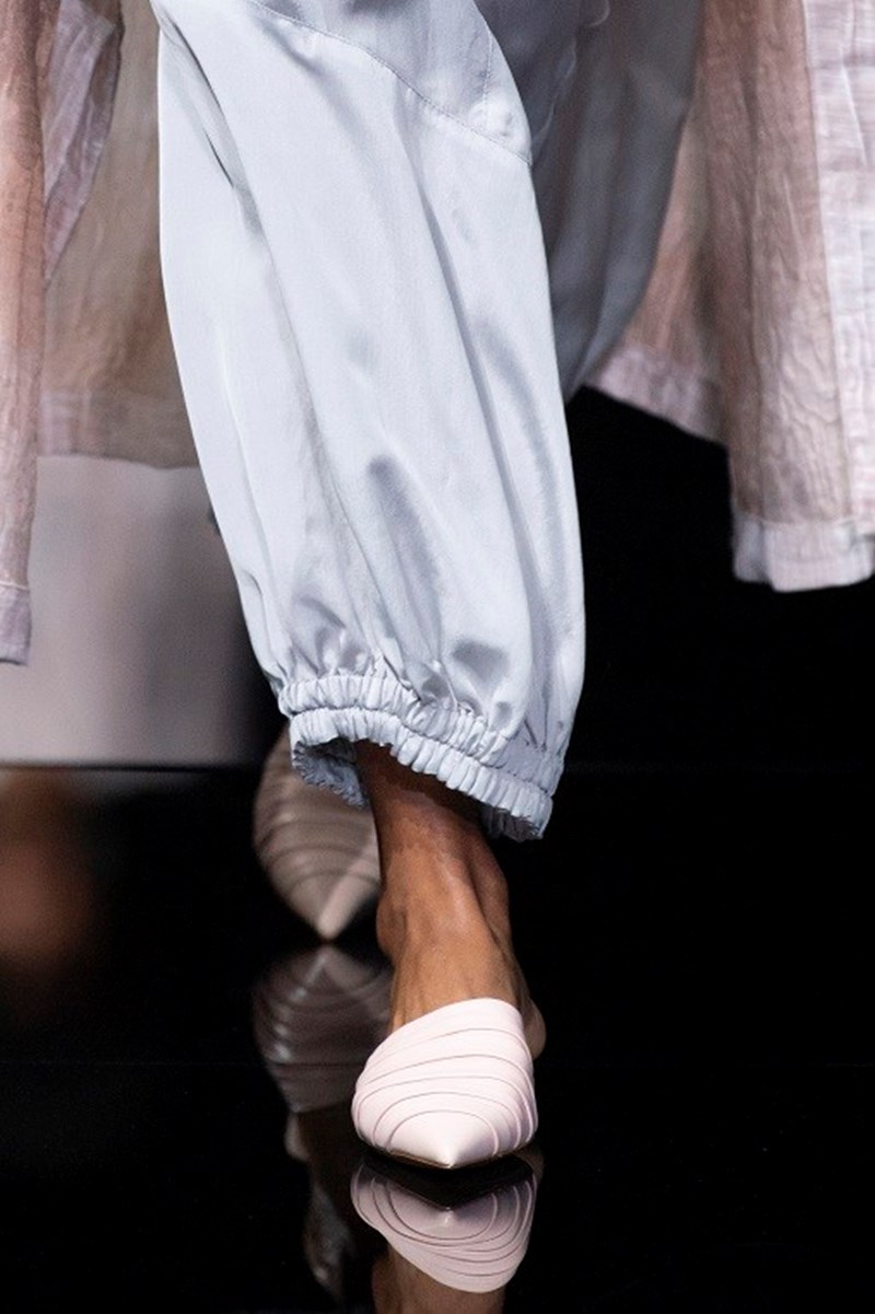 Φλατ παπούτσια για πάντα: Οι τάσεις των κορυφαίων οίκων για το καλοκαίρι - εικόνα 1