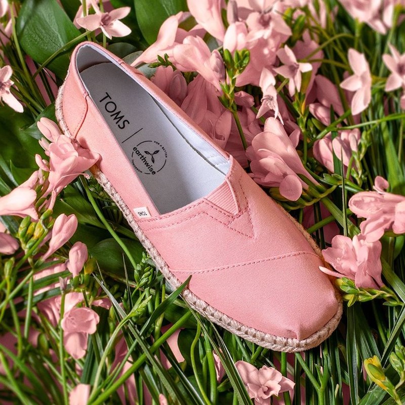 Οι νέες εσπαντρίγιες της TOMS είναι 100% οικολογικές - εικόνα 1